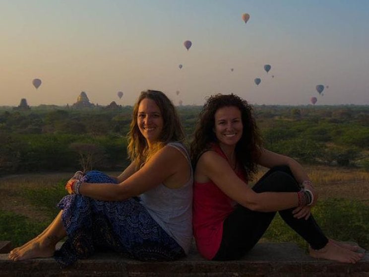 Pily y Mili around the world
